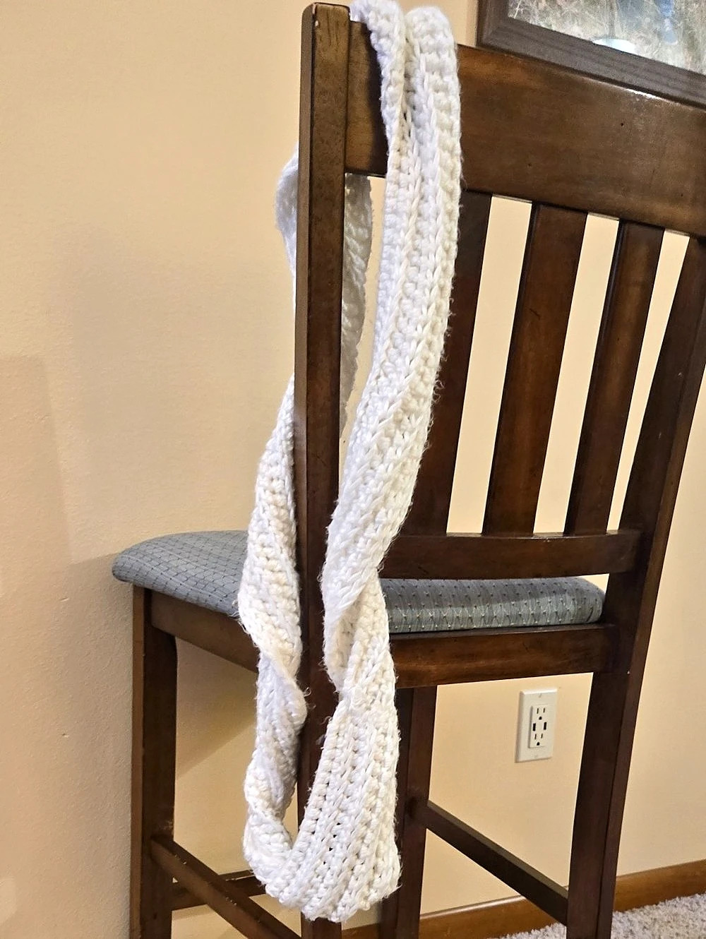 Chunky Knit Scarf in White Like New